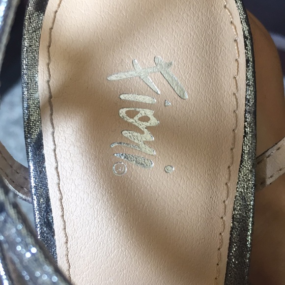 Fioni Heels - Picture 3 of 4